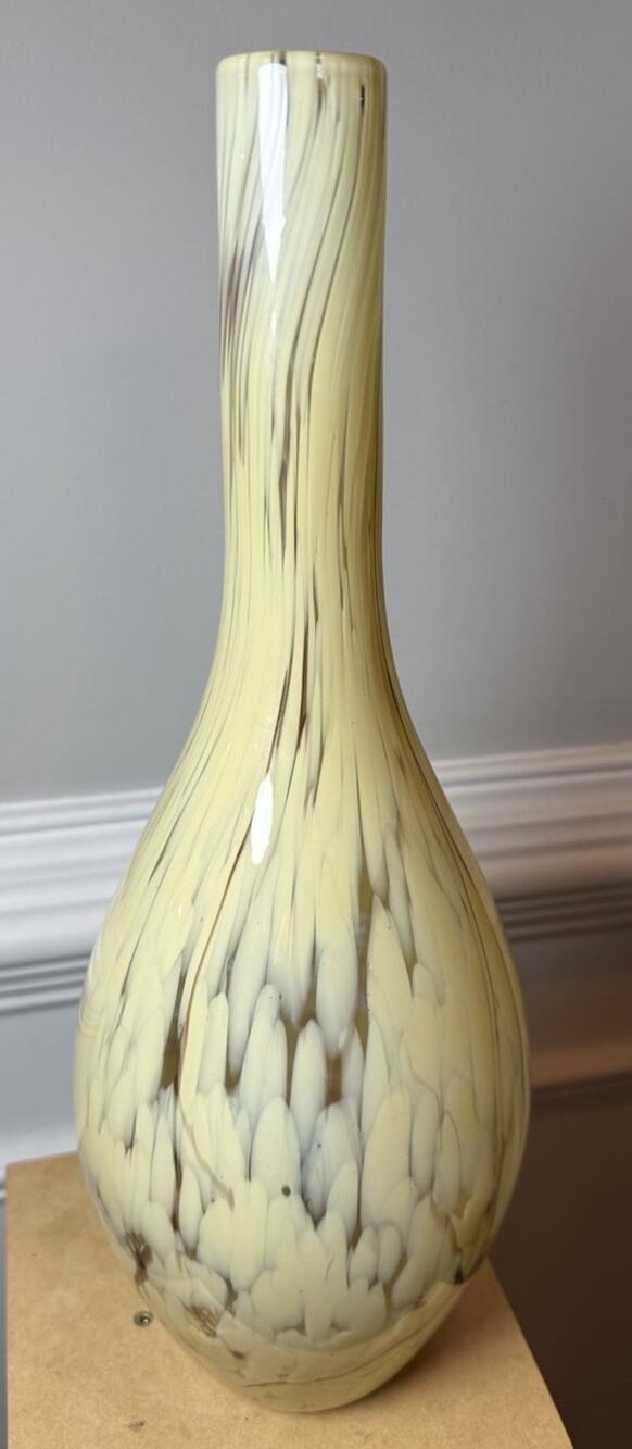 Hand Blown Studio Art Glass 16” Ivory Pulled Feather Bottle Vase Unsigned